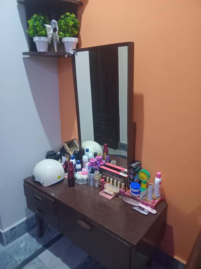 Dressing table 4
