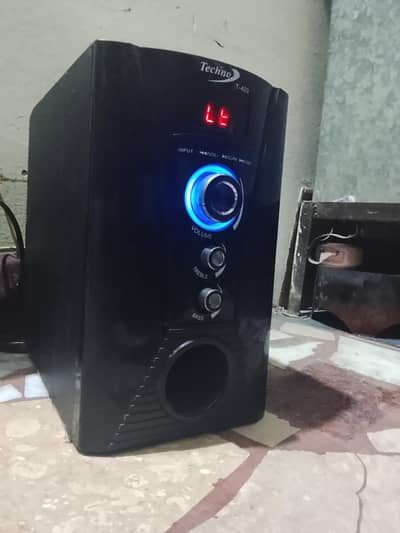 Home Theatre with one sub wooder and 2 speakers stereo sound with BASS