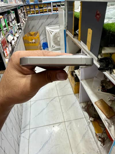 16 pro max F. C non pta 256 gb only mobile 90 battery health water pack