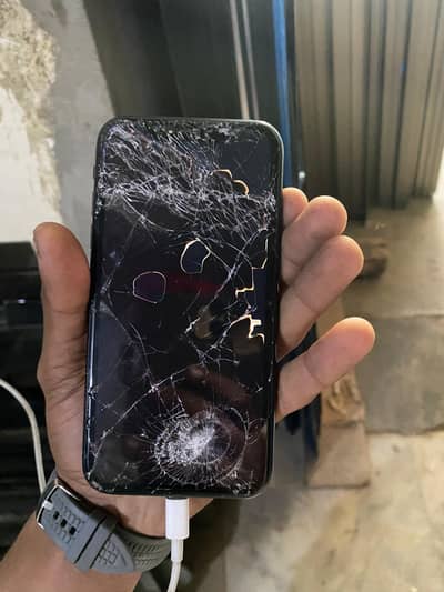 iphone xr broken