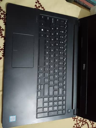Dell latitude 3570 8 GB Ram 2 GB graphics card