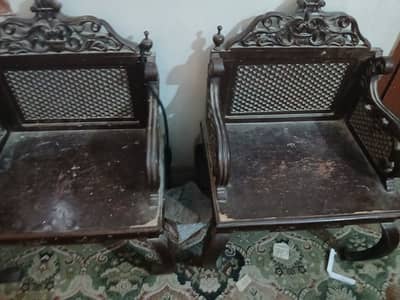 Chinude chair and table