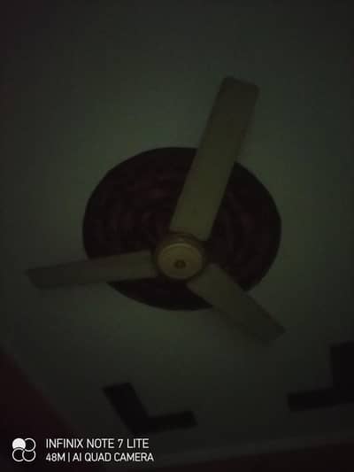 2 عدد سیلنگ فین براے فروخت ہےبس کمپیسٹر تبدیل ہونے والء ہے