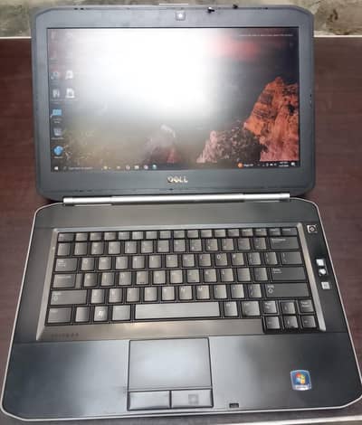 Selling Dell laptop in excellent 10/10 condition.