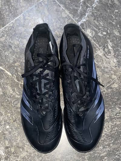Adidas Predator Low turf grippers