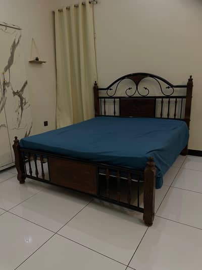 Bed Queen Size