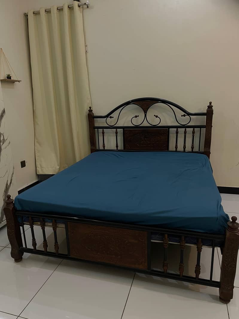 Bed Queen Size 2