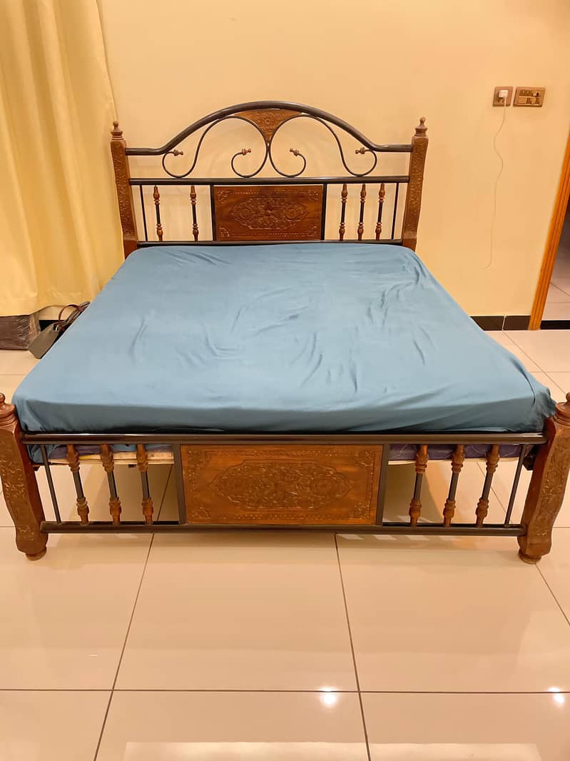 Bed Queen Size 3