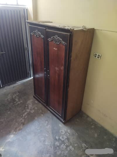 Double Door Almari in good condition for sale.
