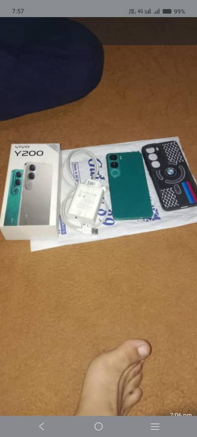 vivo y 200 ram rom 8, 256 with all accerioces genuinecharge and box