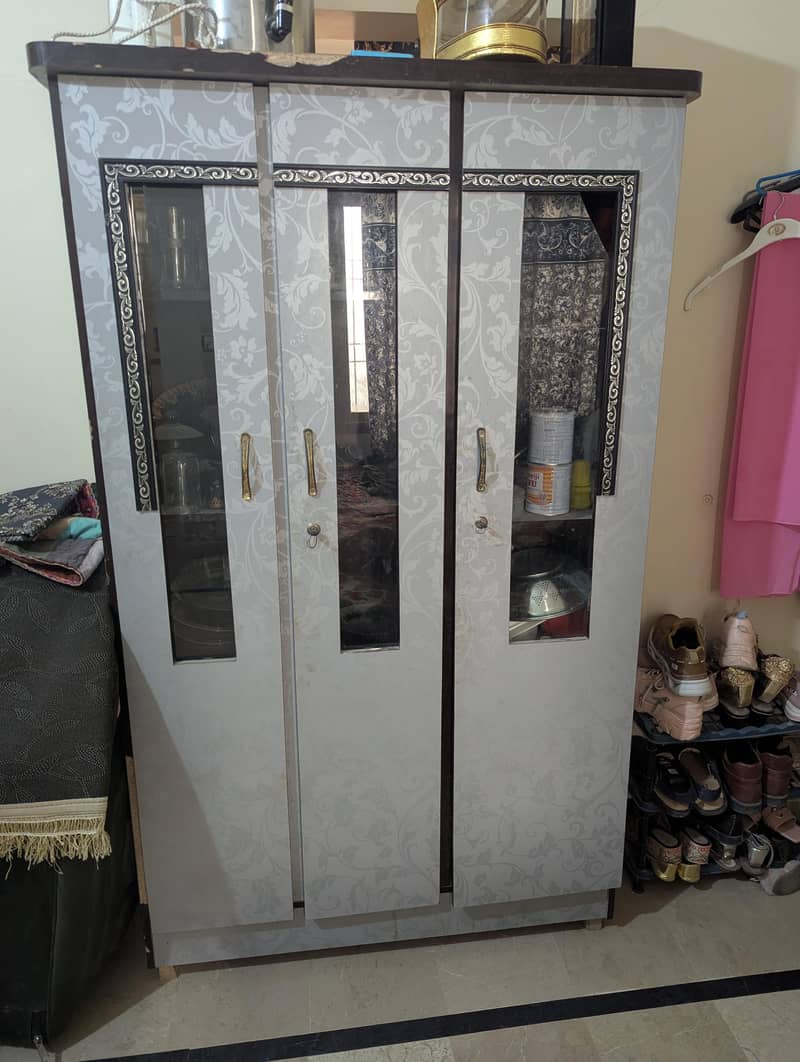 bed almari cupboard wardrobe Complete set 0