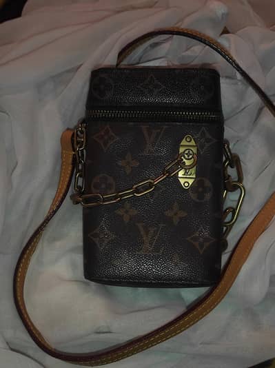 ORIGINAL LV CROSS BODY BAG I FRESH CONDITION