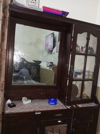 Dressing table for sale mirror broken
