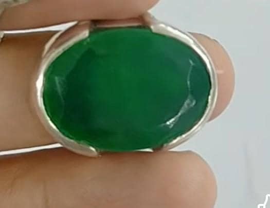 زمرد پتھر چاندی کی انگوٹھی میں فار سیل 0