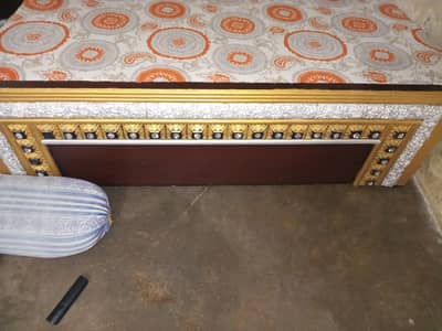 dabel king saize bed set said table daraing good condition