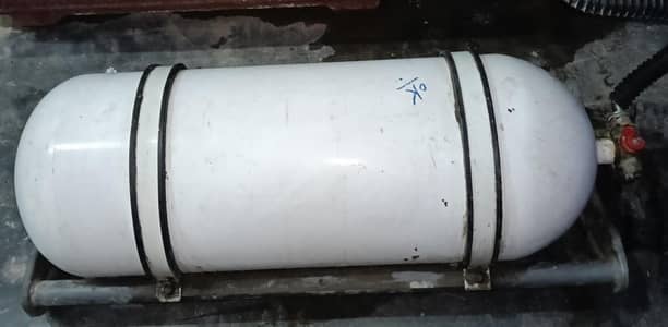 Suzuki Cultus CNG cylinder