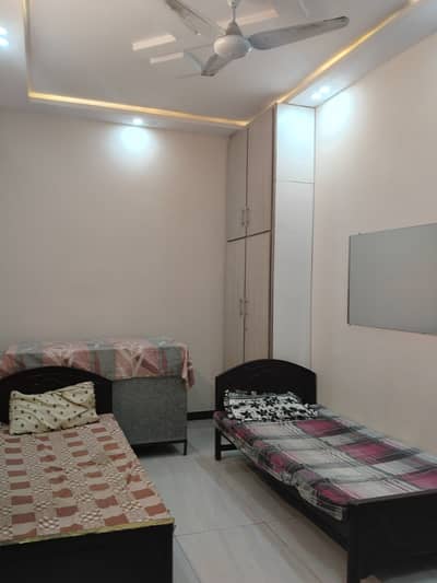 Furnished room available for rent in E11 2 in portion