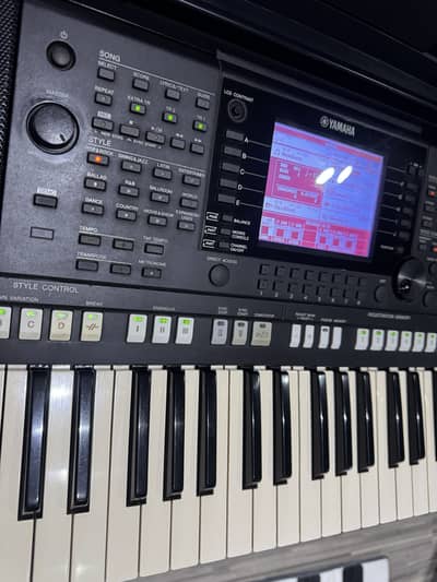 Yamaha s750 keyboard with bag and supply available