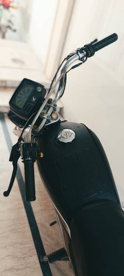 HONDA CD 70 BLACK COLOR GENUINE CONDITION