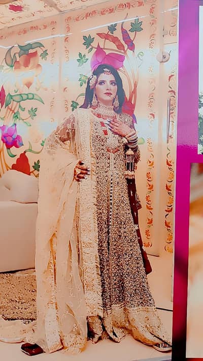 "ایک بار پہنا ہوا شادی کا لہنگا – صرف دو گھنٹے استعمال"