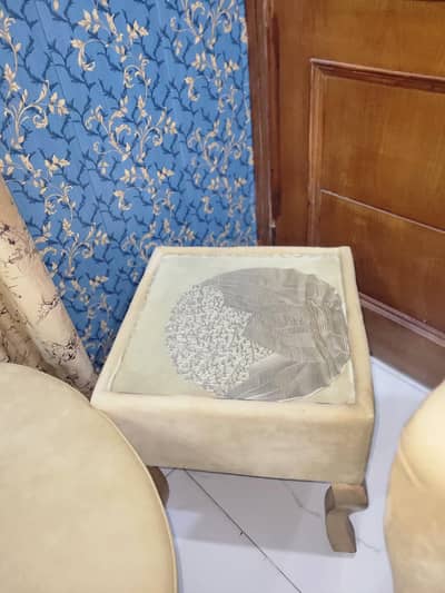 2 seater + center table