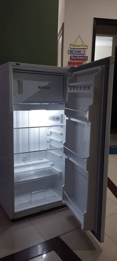 DAWLANCE REFRIGERATOR FOR SALE IN NEW CONDITION AND WARRANTY.