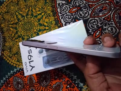 vivo y19s. proMy phone 10by10 condition with box