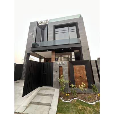 5 MARLA BRAND NEW MODERN DESIGN HOUSE FOR SALE AT HOT LOCATION