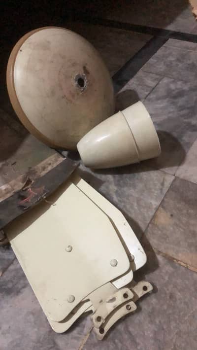 Full condition saaf hai h bs thora repair hone wale h dono