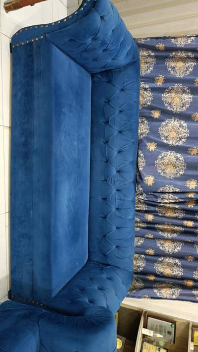 8 sofa seater with three tables