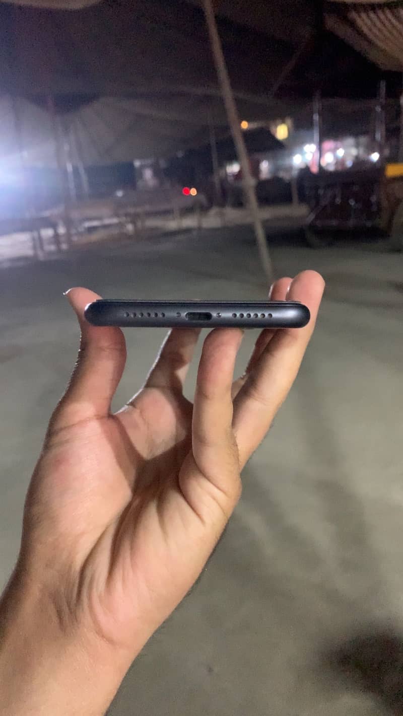 IPhone 11 3