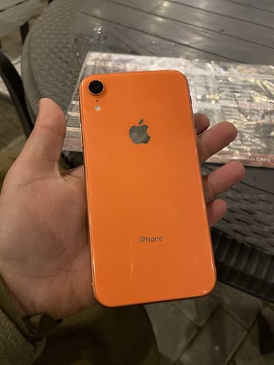 iPhone XR 64 GB battery health 81 WhatsApp app number 03035693947
