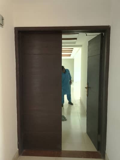 Beautiful Three Bed Flat With Open View Urgent For Rent