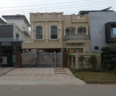 Idyllic Prime Location House Available In Formanites Housing Scheme - Block M For sale