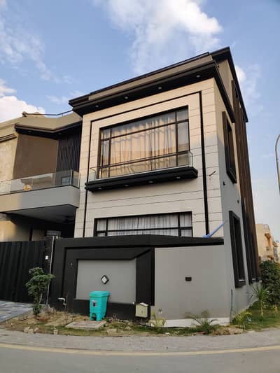 5.5 Marla Corner House For Sale In Etihad Town Phase 1