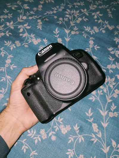 Canon 700D for sale