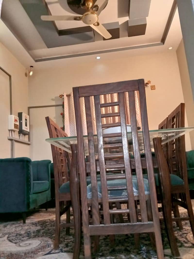 new condition dining table 3