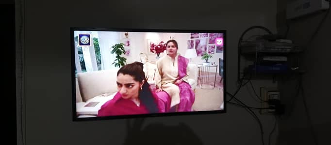 SAMSUNG LCD 40 INCHES