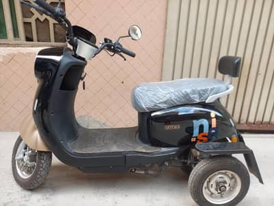 Evee Nisa Electric Scoote