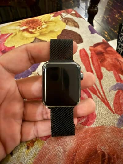 Apple watch Series 3 ⌚  10/10 condition  Battery health 83%