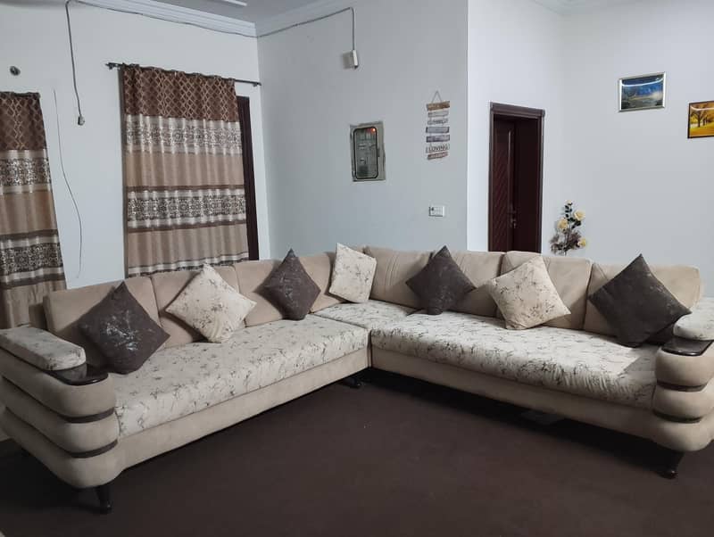 sofas with coushans 3