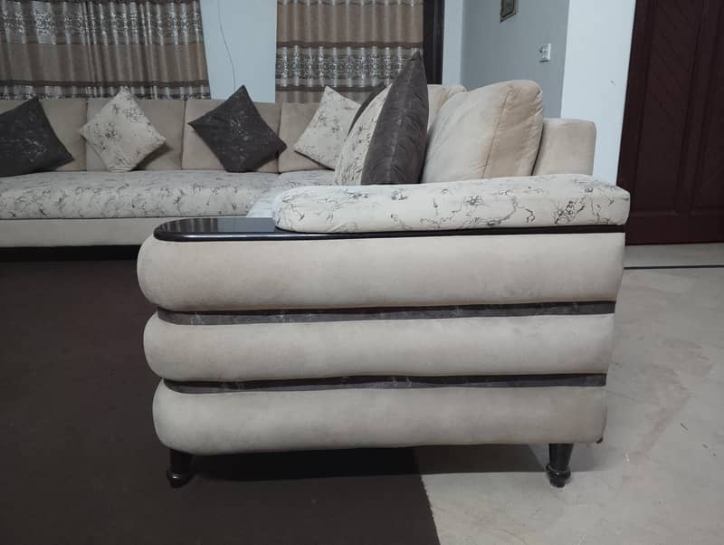 sofas with coushans 5