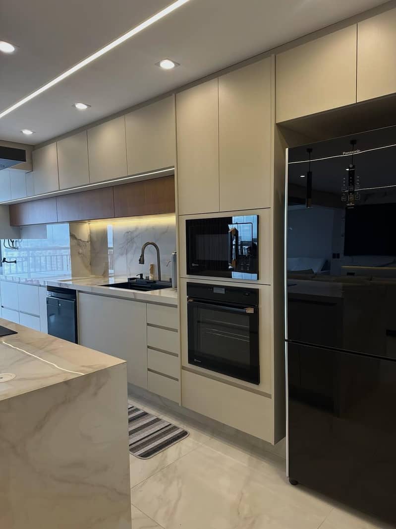 Wardrobe & kitchen 7
