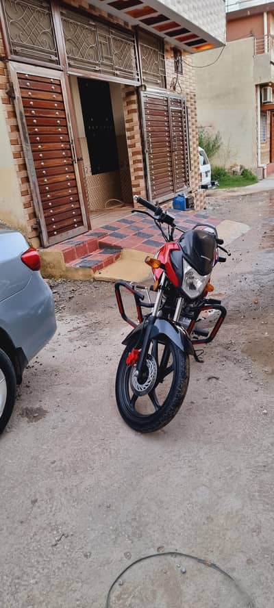 HONDA DELUXE CB-125F