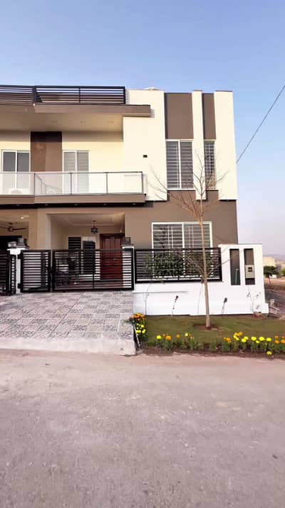Park view city 5 Marla 3 Storey House available for sale