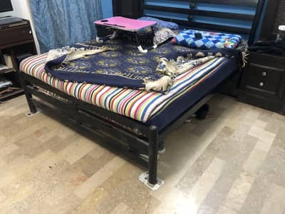 Queen size bed For sale