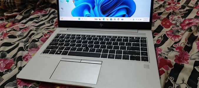 HP Elitebook 840 G5 . Intel(R) core i5(8th gen)