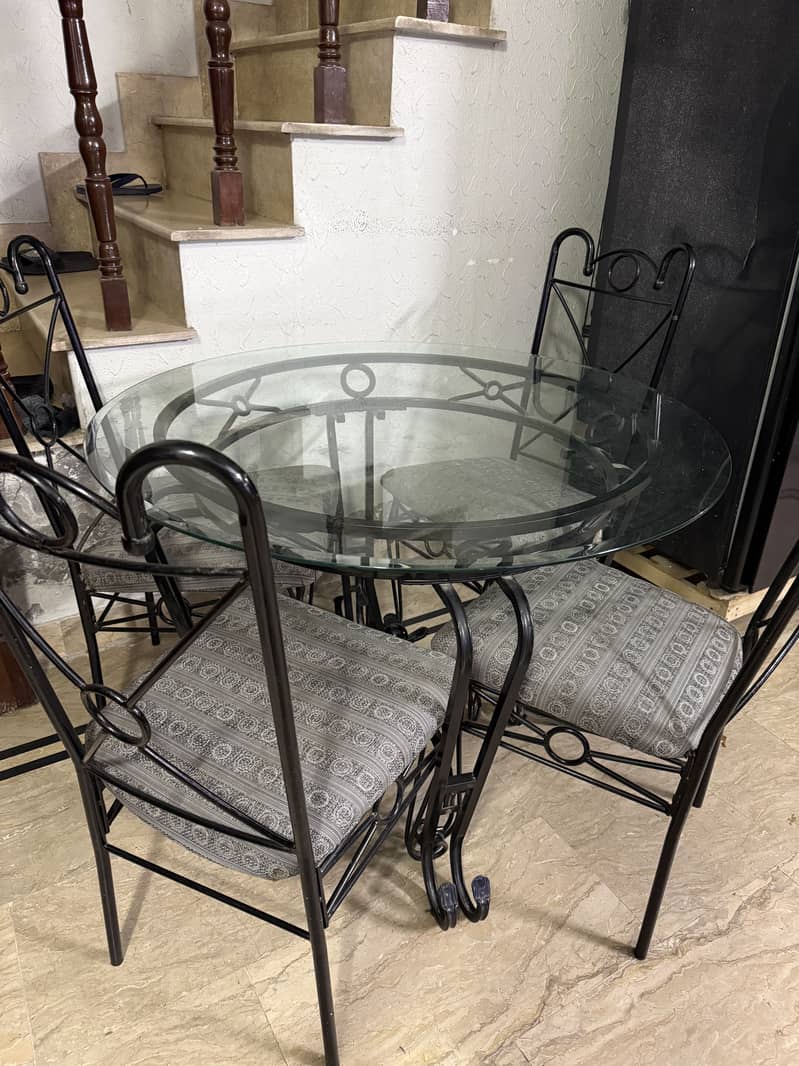 Round Shape Dining Table 1