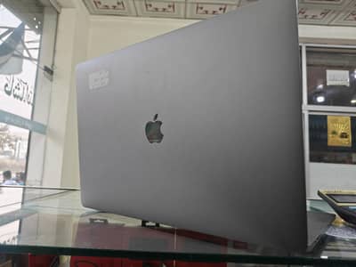 MacBook pro 2019 16 inches i9