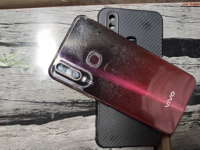  Vivo Y15 (4GB RAM / 64GB ROM) – Black Red Shade 